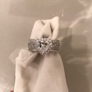 Dianonique halo design sterling silver ring